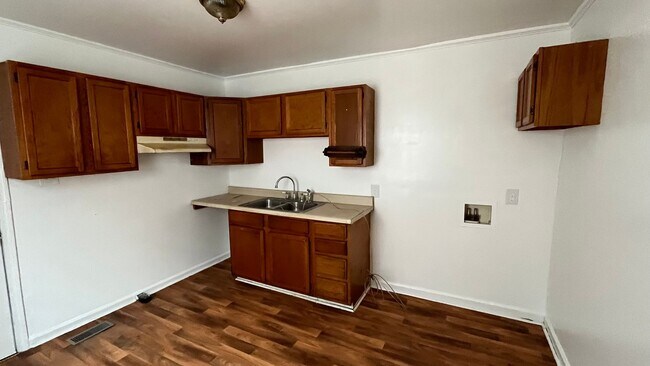 Foto del edificio - 2221 Briarfield Rd