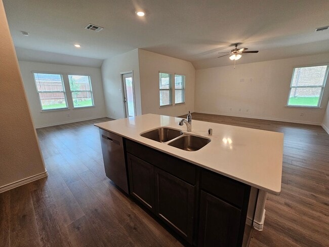 Building Photo - Beautiful 4-Bedroom Home in Lavon, TX – Co...