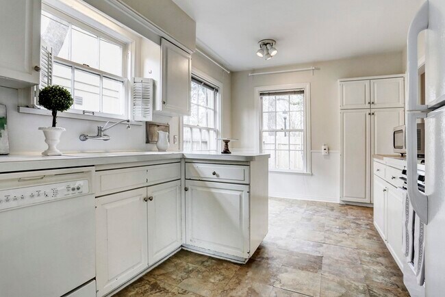 Foto del edificio - 2825 Quenby Ave