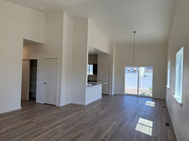 Building Photo - 2138 Brookfield Dr