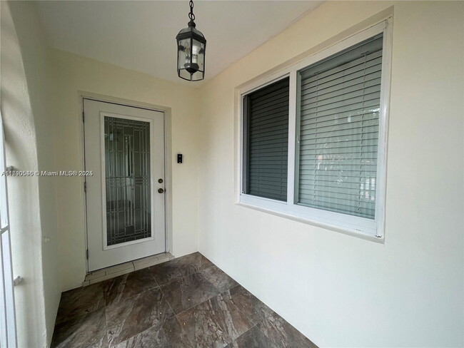 Foto del edificio - 10213 SW 8th St