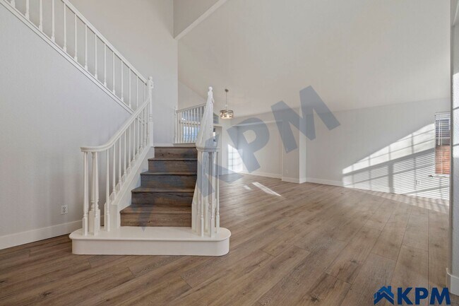 Building Photo - Fully Remodeled 2-Story, 4-Bedroom 3-Bath ...