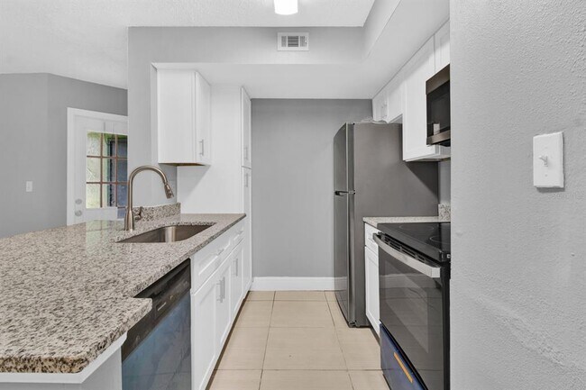 Building Photo - 413 Fountainhead Cir