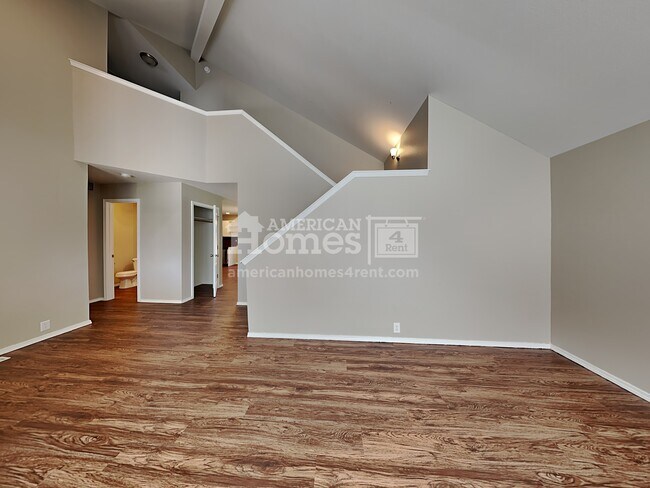 Foto del edificio - 2352 N Swainson Avenue