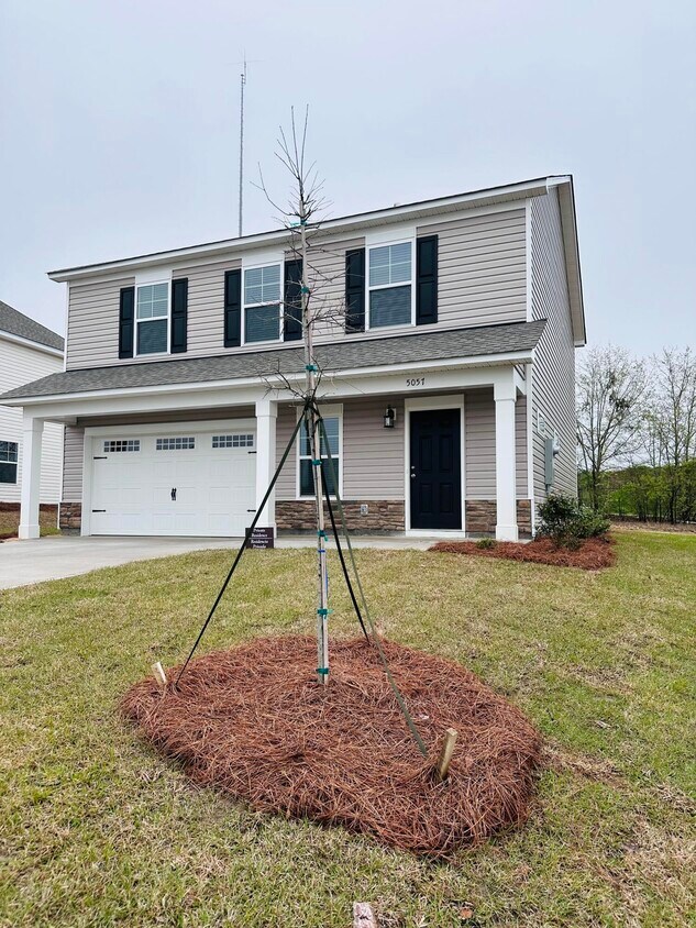 Foto principal - 5057 Needle Palm Rd NW