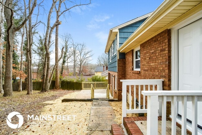 Building Photo - 5909 Ruth Dr
