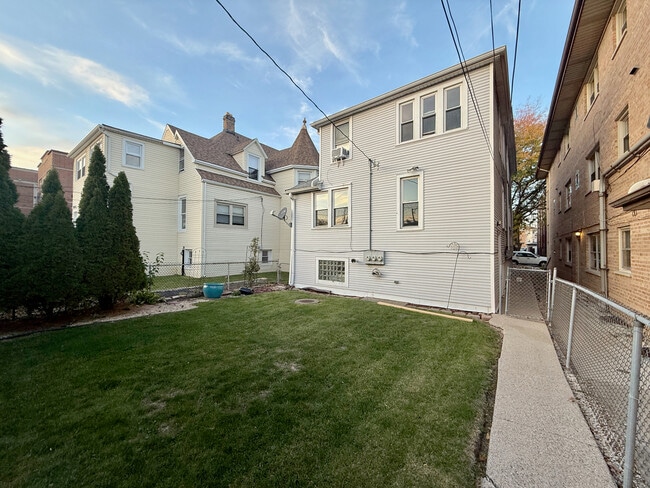 Building Photo - 5517 W Higgins Ave