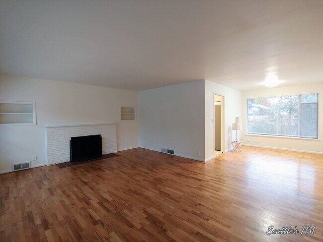 Building Photo - 4 br, 2 bath House - 16532 Beach Drive NE