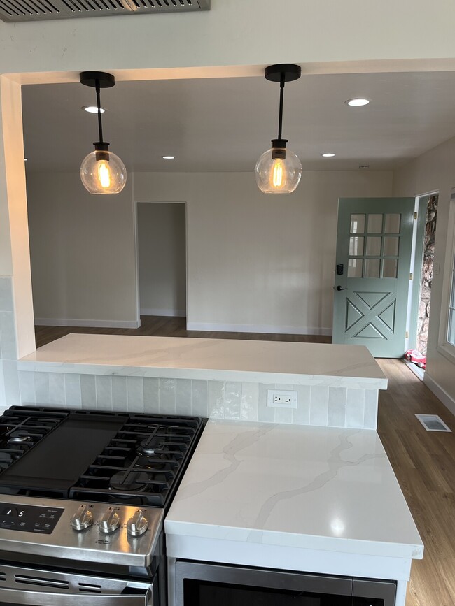 Building Photo - La Mesa Front House