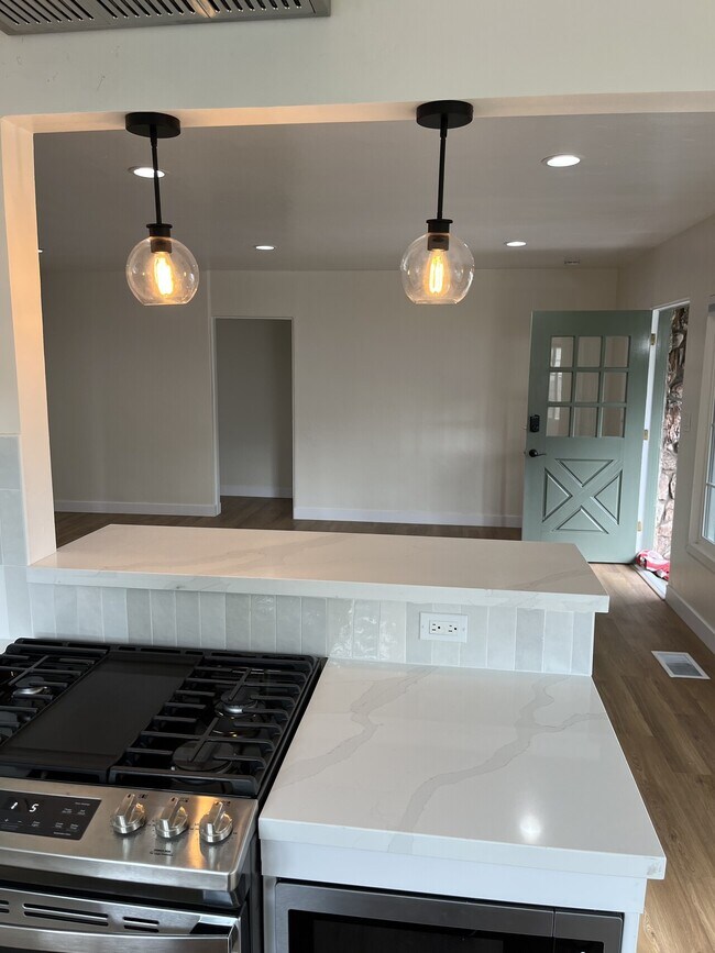 Foto del edificio - La Mesa Front House