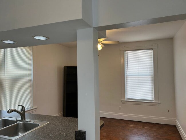 Building Photo - 3 Bedroom Duplex in Cincinnati
