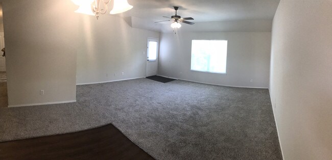 Building Photo - 858 Robinson Ct