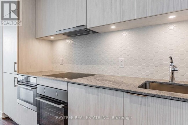 Building Photo - 158 Front St E