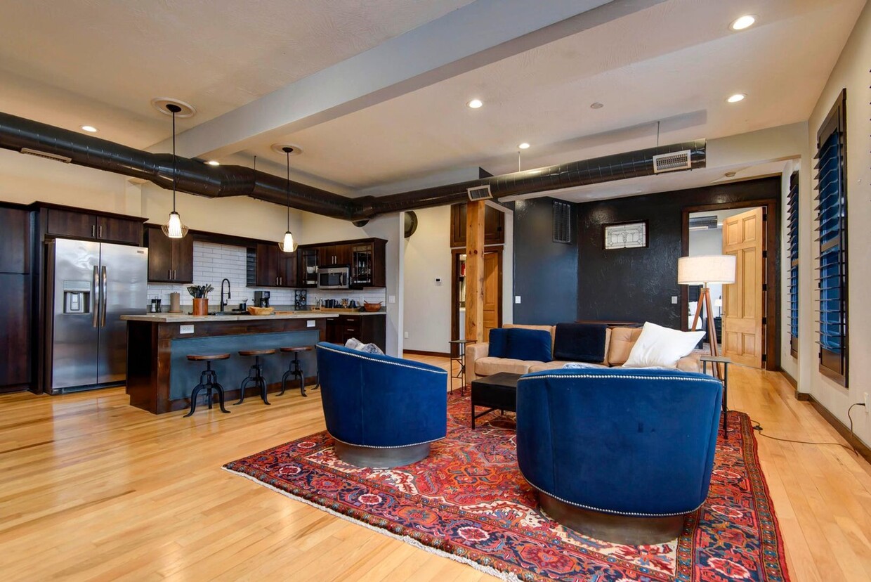 Primary Photo - Luxury fully furnished downtown loft 2 bed...