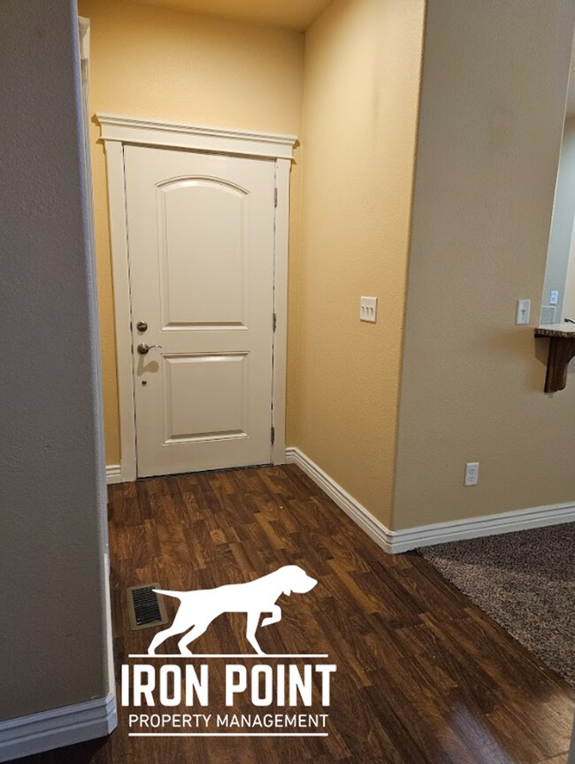 Foto del edificio - 3/2.5 in Boise-2 Car Garage, Fireplace, Vaulted Ceilings, Landscaping Included.