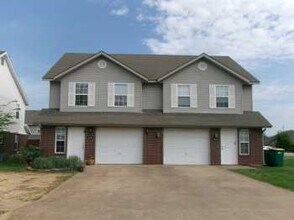 Building Photo - 872 Meadowlands Dr