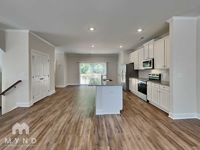 Foto del edificio - 6921 Woodland Stream Pl