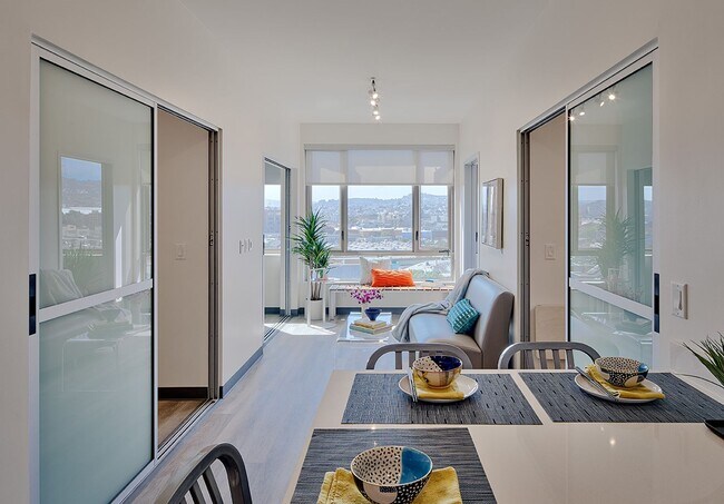 Interior Photo - Panoramic Northside