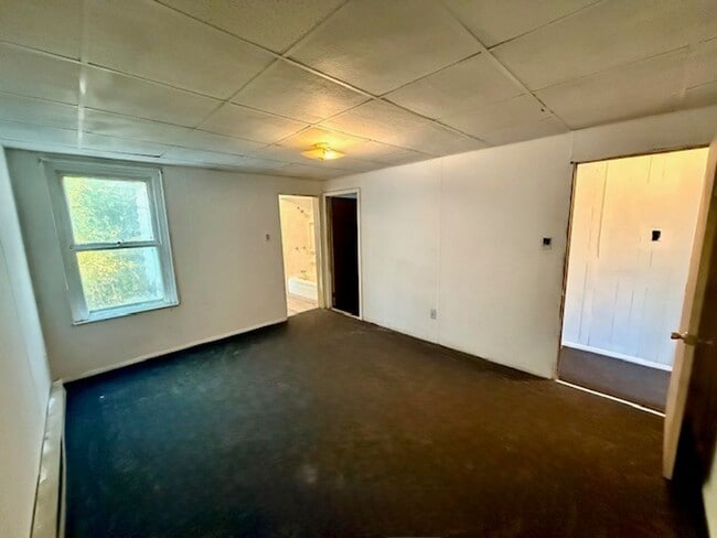 Building Photo - 3 bedroom 1 bathroom
