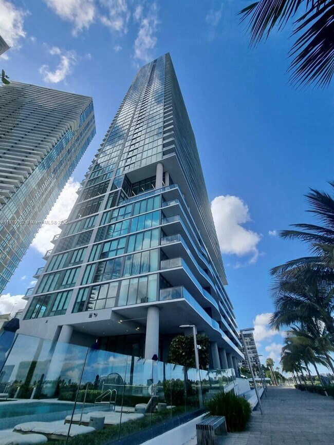 Foto del edificio - 3131 NE 7th Ave