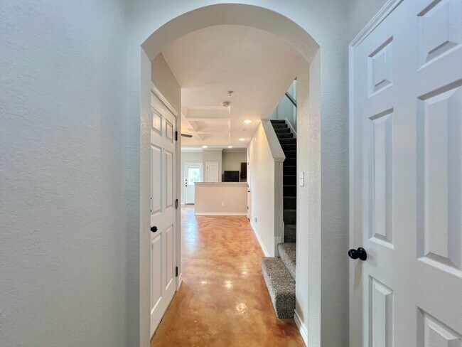Foto del edificio - 3 bed 2.5 bath conner townhome $1,345