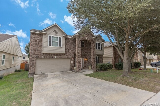 Building Photo - Stunning 5 bedroom 3 full bath home in the...