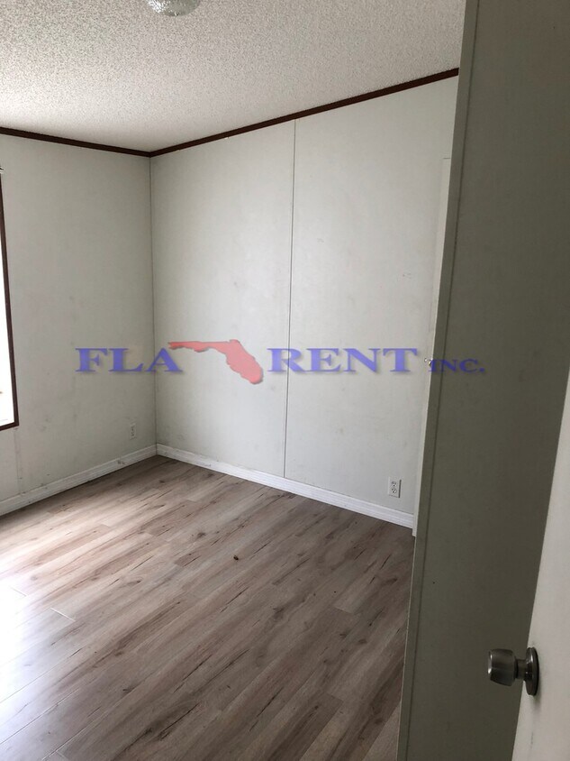 **3/2 Manufactured home near Boggy Creek Road/Taft** - **3/2 Manufactured home near Boggy Creek Road/Taft**