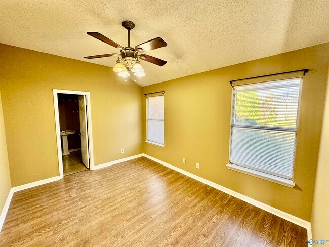 Foto del edificio - 105 Shoals Point Trail