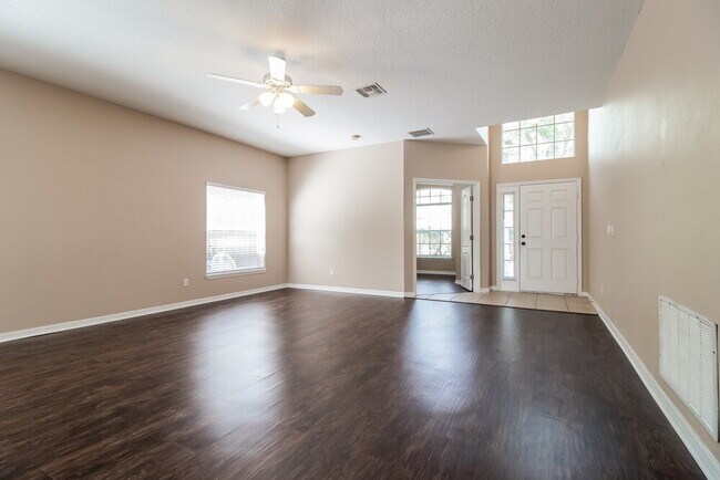 Foto del edificio - 4316 Creeks Run Blvd