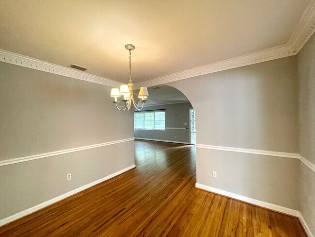 Building Photo - Adorable 3/2 Bungalow in Orwin Manor!