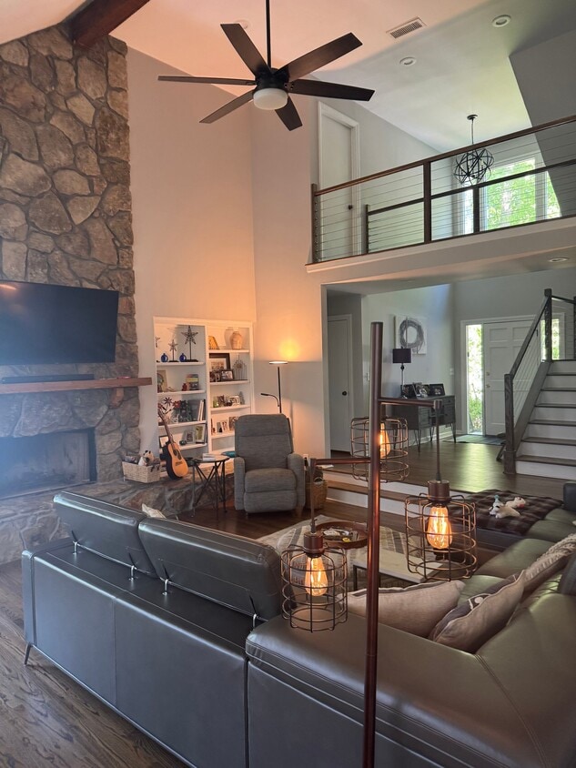 Photo - 585 Kings Peak Dr (Alpharetta, GA)