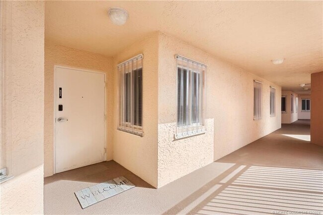 Building Photo - 3880 N Hwy A1A
