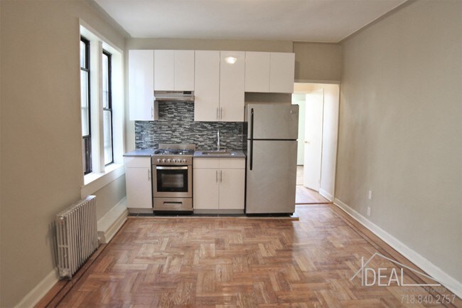 Foto del edificio - Two Bedroom Apartment for Rent in Flatbush