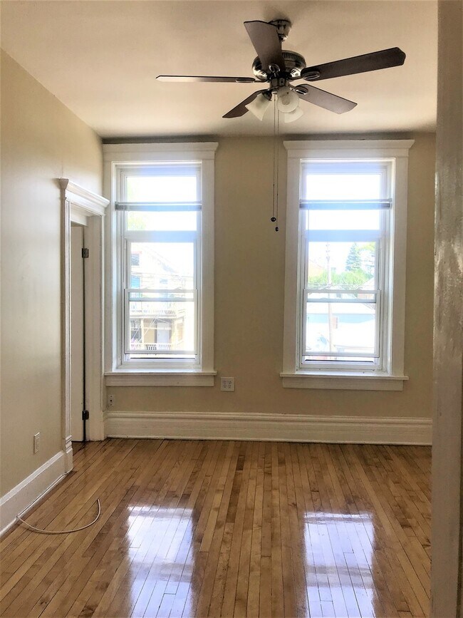 Foto del edificio - 2044 W 19th St