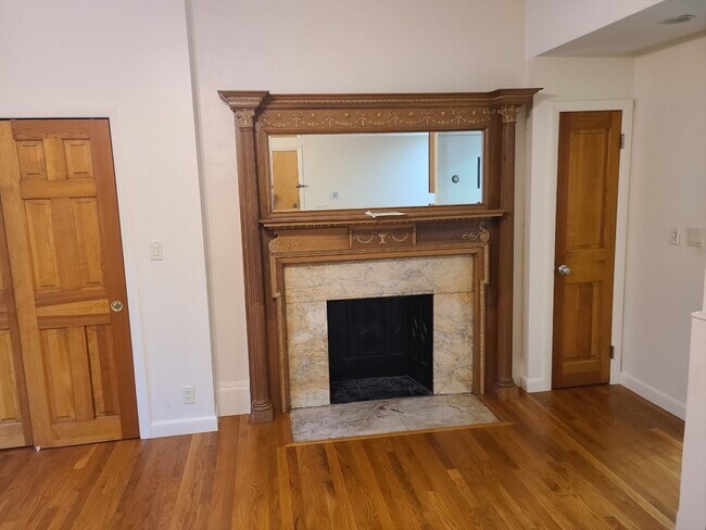 Foto del edificio - 907 Beacon St