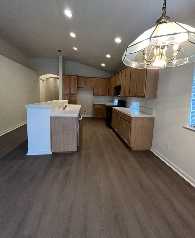 Foto del edificio - Very Nice 4 Bedroom Home