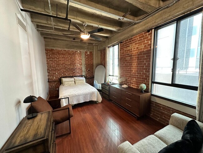 Foto del edificio - 114 W Adams St