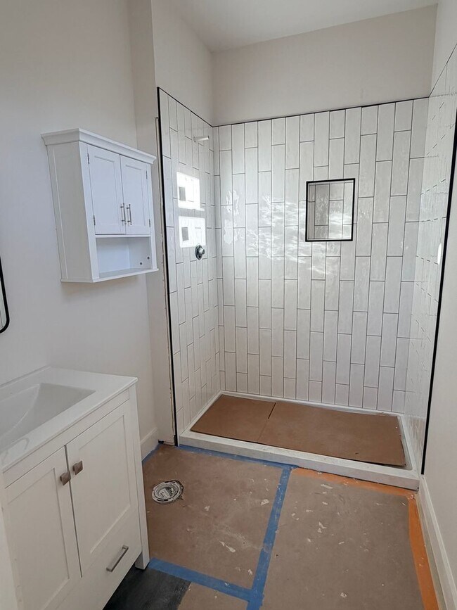 Foto del edificio - COMING SOON! Brand new 2 bed/2 bath, central a/c, dishwasher, washer & dryer, deck & patio!