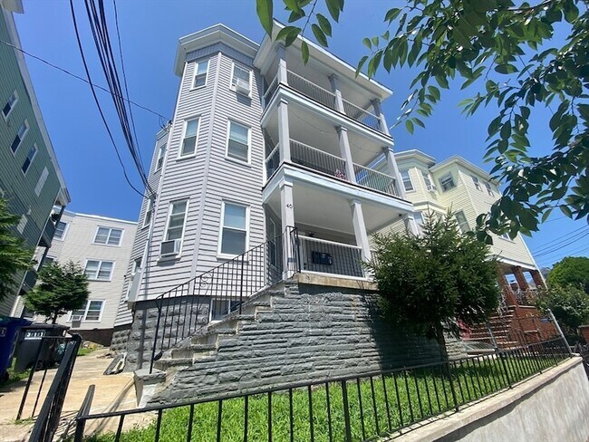 Building Photo - 40 Temple St