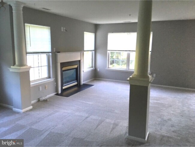 Building Photo - 108 Monarch Ct
