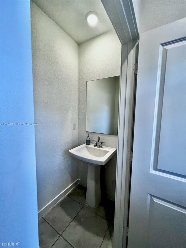 Foto del edificio - 3 br, 2.5 bath House - 1856 SE 9th Ave
