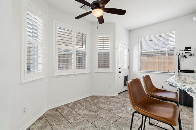 Foto del edificio - 4710 Devonberry Ln