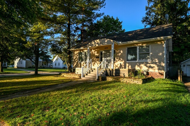 Foto del edificio - Cozy Home in Cleveland - Lyndhurst