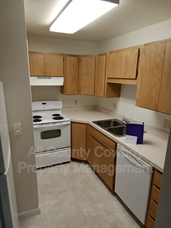 Primary Photo - 1657 N 5th St