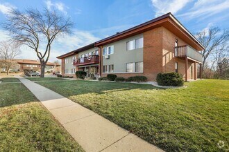 Building Photo - 1161 W Carriage Dr