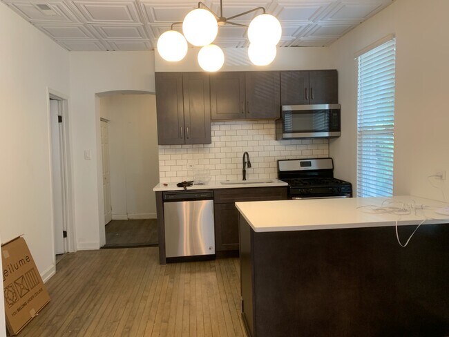 Foto del edificio - 1401 N Oakley Blvd