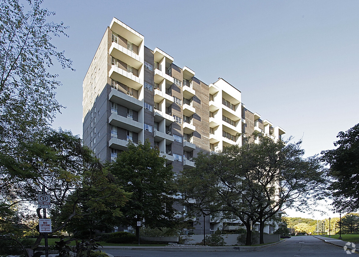 Photo du bâtiment - South Kingsway Square