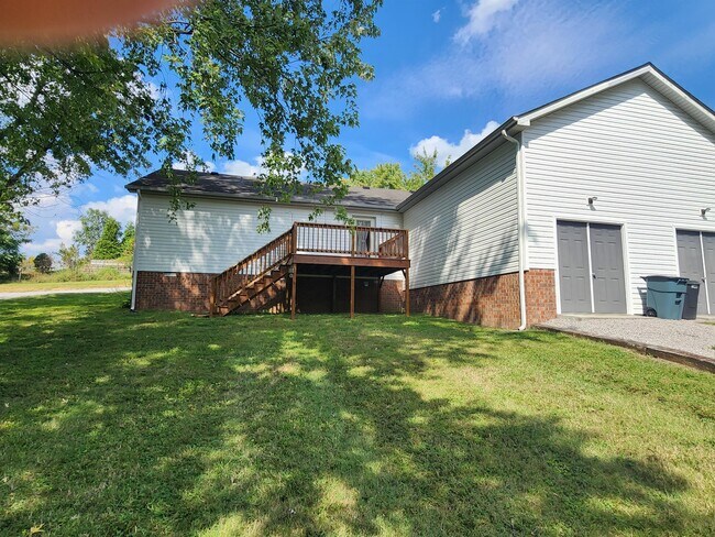 Foto del edificio - 1756 Lewisburg Pike