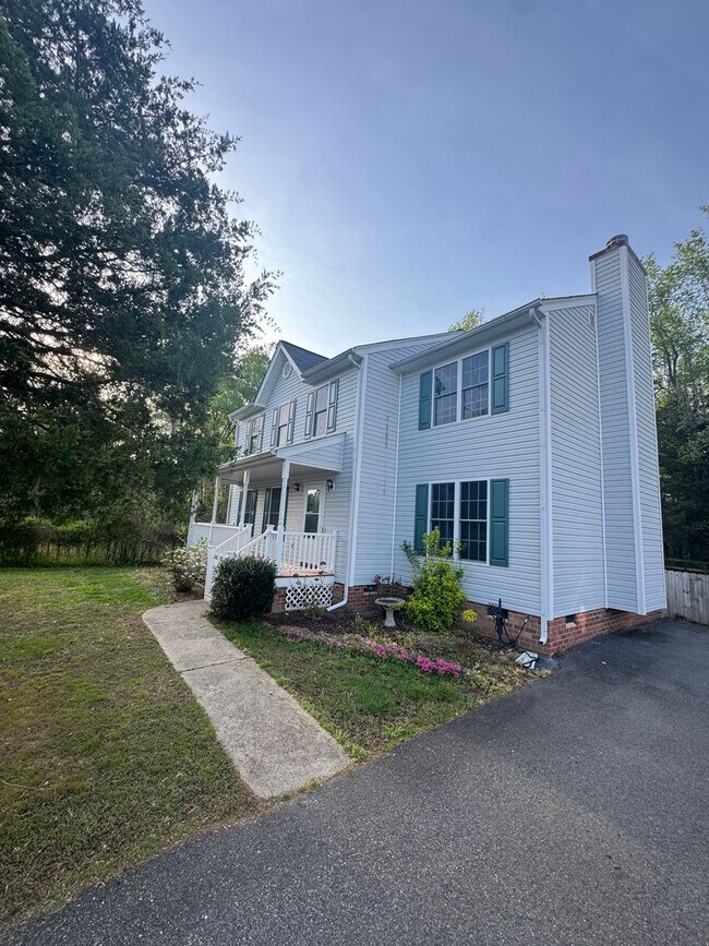 Foto del edificio - Move-in Ready! Beautifully Updated 4 Bedroom, 2.5 bath Home, located on a Quiet Cul-de-Sac in N. ...