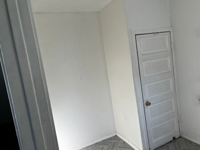 Building Photo - 455 2nd St